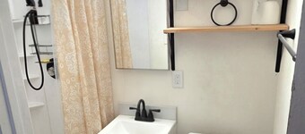 Cozy Private entrance Suite with private Bathroom in Sacramento
