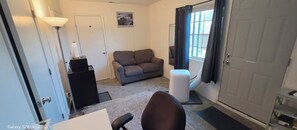 Interior - Cozy Private entrance Suite with private Bathroom in Sacramento (Sacramento)