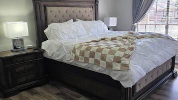 1 slaapkamer, een strijkplank/strijkijzer, gratis wifi, beddengoed