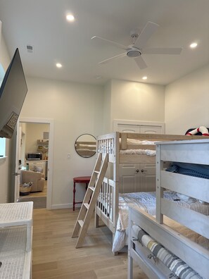 4 bedrooms, free WiFi, bed sheets