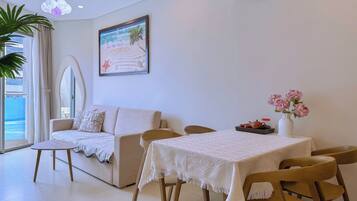 Appartement Familial, balcon | Restauration