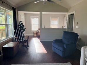Living area - 3BR House 5 Minutes from Downtown Atlanta near Mercedes Benz Stadium World Cup (Decatur)