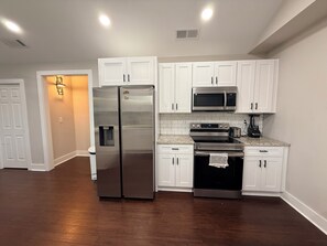 Private kitchen - 3BR House 5 Minutes from Downtown Atlanta near Mercedes Benz Stadium World Cup (Decatur)