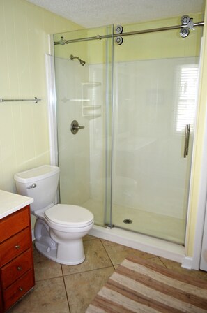 Shower, towels