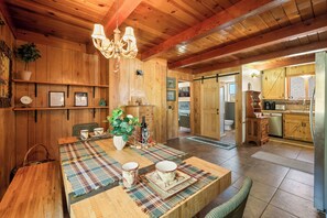 Dining - Cedar & Snow Cabin: Cozy & Modern + Hot Tub, Game Room, Fire Pit. 5min to Slopes (Big Bear Lake)