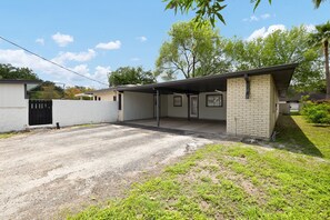 Exterior - Pool and Pool House in McAllen (McAllen)