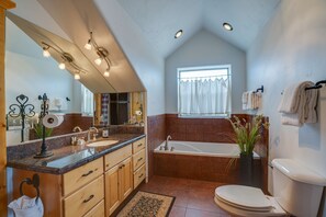 Douche, baignoire à jets, sèche-cheveux, serviettes fournies