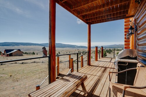 Spacious lodge with stunning Moreno Valley views