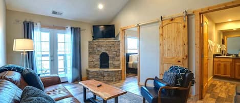 Smart TV, fireplace