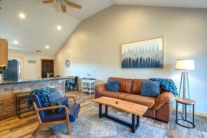 Living area - Warm condo with Wheeler Peak view (Angel Fire)