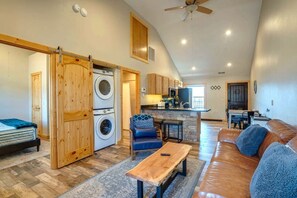 Interior - Warm condo with Wheeler Peak view (Angel Fire)