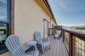 Terrace/patio - Warm condo with Wheeler Peak view (Angel Fire)