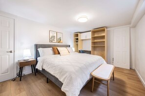 Desk, iron/ironing board, WiFi, bed sheets - Family-Friendly 4BR Retreat, Near UW & Parks (Seattle)