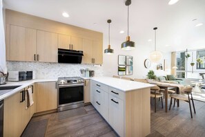 Fridge, microwave, oven, stovetop - Modern 3BR City View Home w/ Near Green Lake & UW (Seattle)