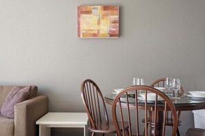 Dining - Horizons 302 - Centrally located in town with pool access, tennis courts and undercover car parking (Jindabyne)