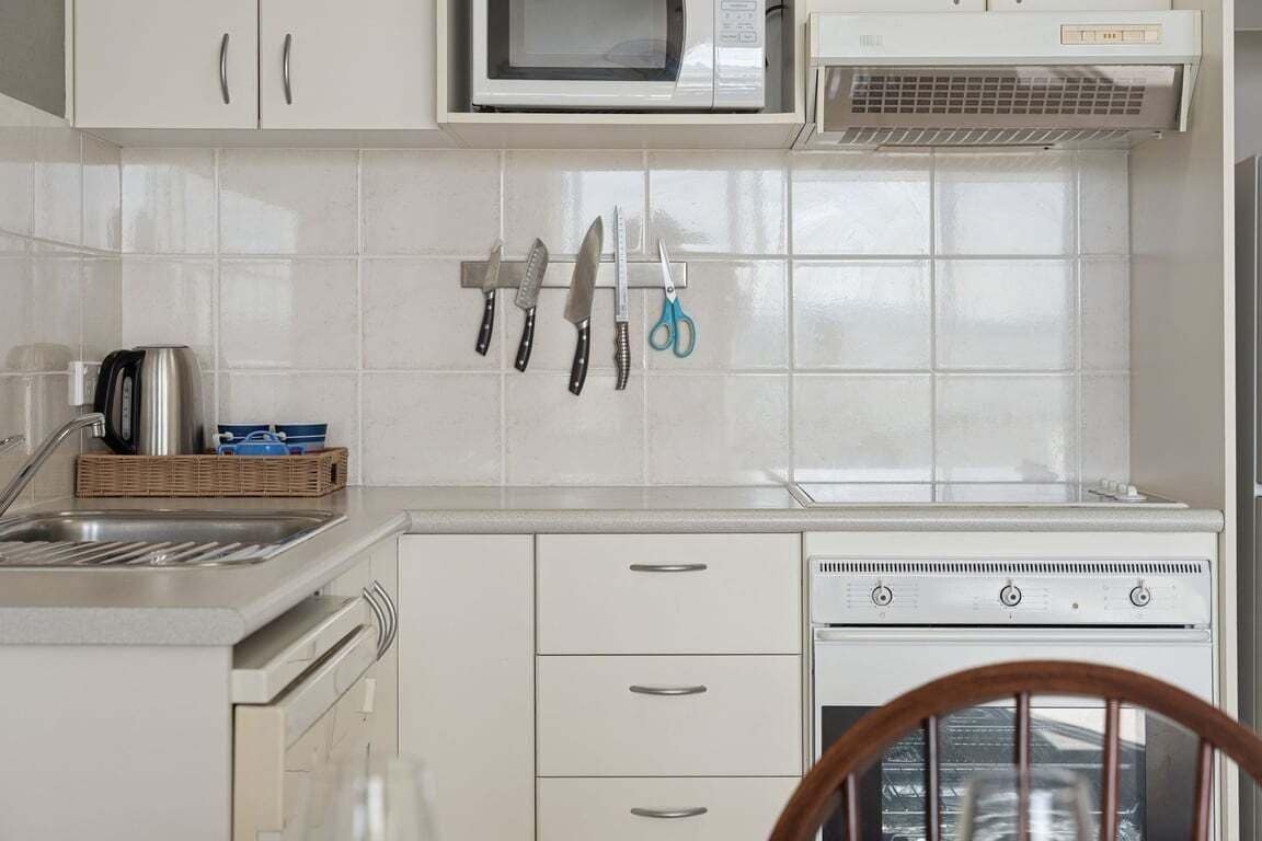 Four, plaque de cuisson, lave-vaisselle, bouilloire électrique