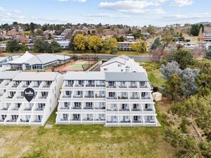 Exterior - Horizons 302 - Centrally located in town with pool access, tennis courts and undercover car parking (Jindabyne)