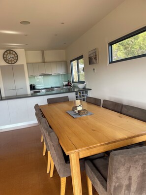 Dining - Sea Breeze
Charming House to stay for family getaways (Melbourne)