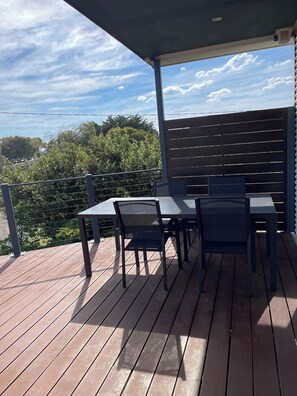 Outdoor dining - Sea Breeze
Charming House to stay for family getaways (Melbourne)