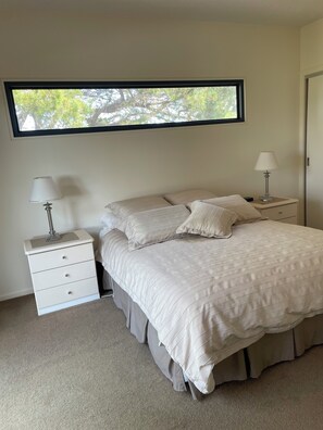 5 bedrooms, iron/ironing board - Sea Breeze
Charming House to stay for family getaways (Melbourne)