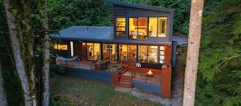 Mt Baker Lakefront Luxe Hot tub & Private Dock