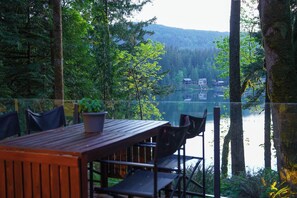 Outdoor dining - Silvermere | Award-Winning Lakefront on Silver Lake | Private Dock & Hot Tub (Maple Falls)