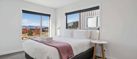 Desk, iron/ironing board, WiFi, bed sheets
