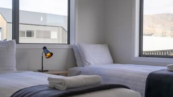 Desk, iron/ironing board, WiFi, bed sheets
