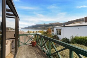 Property grounds - Charming house with lovely views (Queenstown)