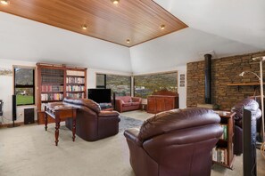Interior - Charming house with lovely views (Queenstown)