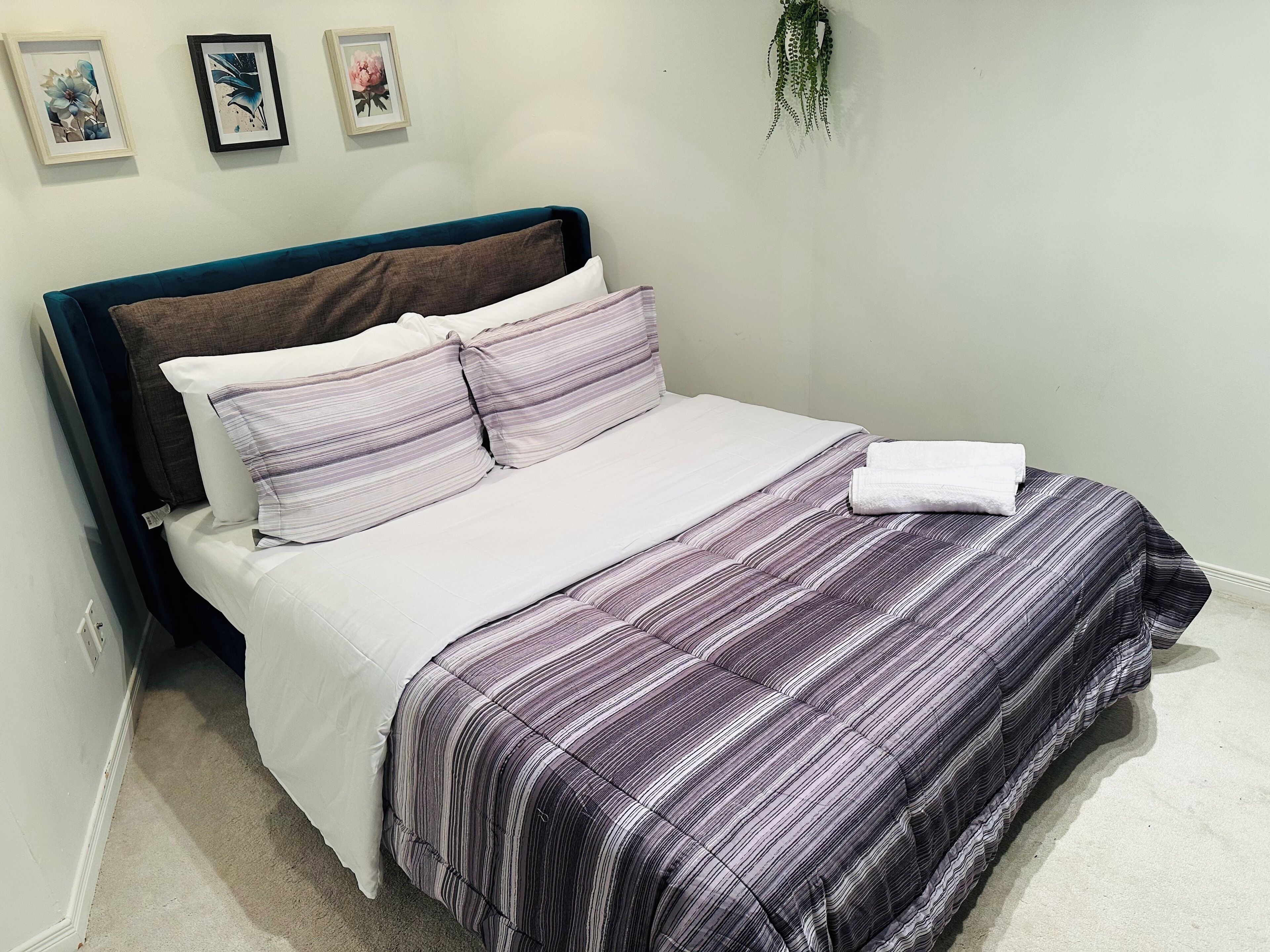 2 bedrooms, iron/ironing board, WiFi
