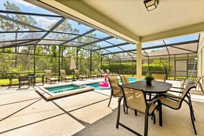 Pool - Spacious 6-bedroom house, Heated Pool, Hot Tub, Theater and Game Room! (Kissimmee)