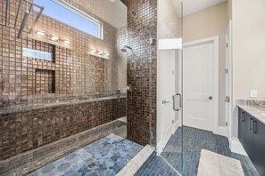 Spa - Luxury 4BR | Rooftop Terrace, Elevator & Ocean Views · American Beach (Fernandina Beach)