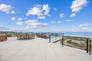Outdoor dining - Luxury 4BR | Rooftop Terrace, Elevator & Ocean Views · American Beach (Fernandina Beach)