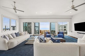 Smart TV - Luxury 4BR | Rooftop Terrace, Elevator & Ocean Views · American Beach (Fernandina Beach)