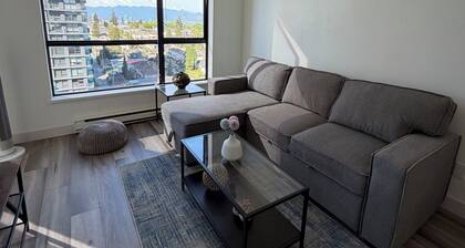 Live in a Safe Neighborhood, Steps to SkyTrain & Major Bus Routes