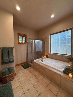 Dusche, Haartrockner, Shampoo