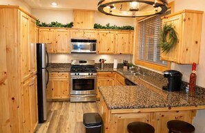Private kitchen - Recreation Retreat (Shaver Lake)
