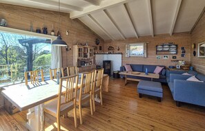 Smart TV, fireplace - 4 bedroom awesome home in Fusa (Fusa)