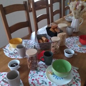 Dining - Double Room - Vineyard View (Lalande-de-Pomerol)