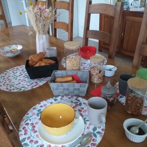 Dining - Large Double Room (Lalande-de-Pomerol)