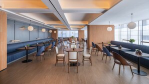 A modern restaurant interior with booths, round tables, and pendant lighting. - Guangzhou Liwan Intercity Hotel (Guangzhou)