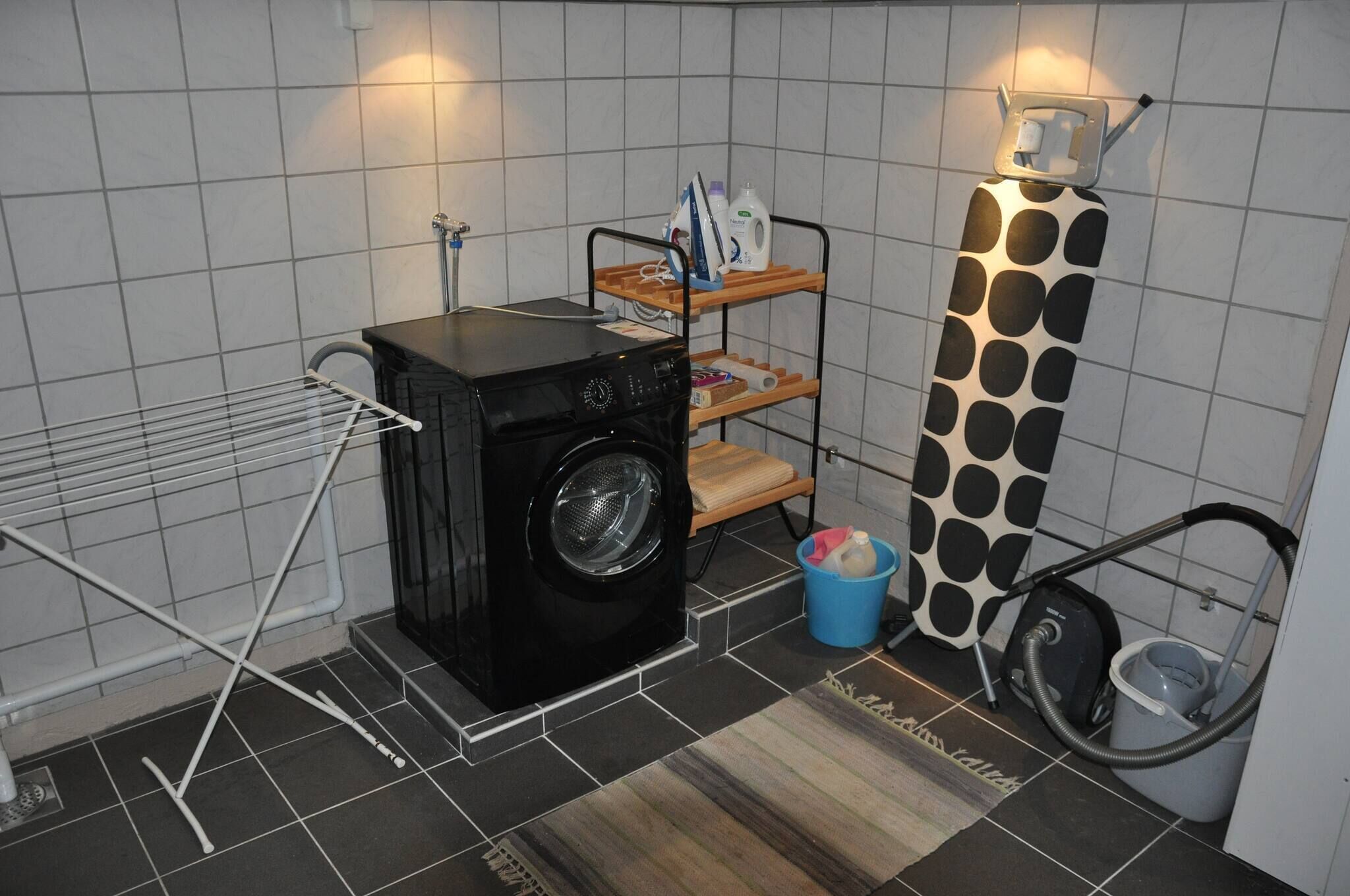 Apartment, 3 Bedrooms, Fireplace | Laundry