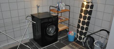 Apartment, 3 Bedrooms, Fireplace | Laundry