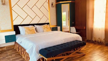 Free WiFi, bed sheets
