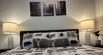Cozy Private Suite in Quiet Whitehorse Neighborhood