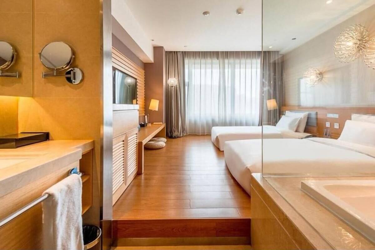 Phòng 2 giường đơn cơ bản, quang cảnh đồi núi | Két bảo mật tại phòng, màn/rèm cản sáng, phòng cách âm
