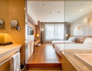 Kamar Twin Basic, pemandangan bukit | Brankas, tirai kedap cahaya, kedap suara, dan setrika/meja setrika