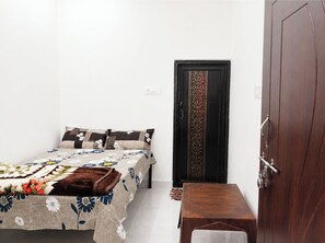 Deluxe Double Room - Hotel Shri Krishna Residency Mathura (Mathura)
