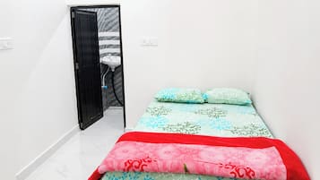 Hypo-allergenic bedding, desk, soundproofing, free WiFi